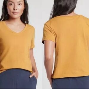 Athleta essential v neck